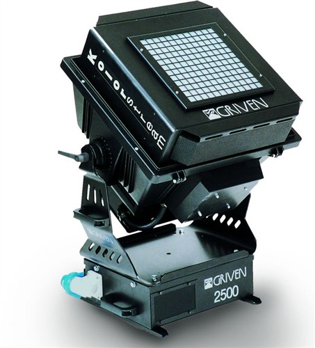 Silný projektor venkovní, Dosah až 150m,  HMI 2500W CMY